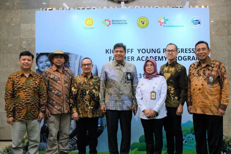 Turut Majukan Industri Peternakan Sapi Perah, Frisian Flag Indonesia Tingkatkan Kapasitas Bisnis Peternak Muda Melalui Pelatihan Hingga ke Belanda