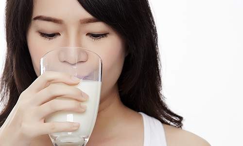 Butuh Penambah Berat Badan Secara Alami? Rutin Minum Susu