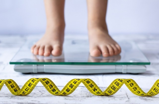 12 Cara Mengontrol Berat Badan Ideal Anak dengan Mudah!