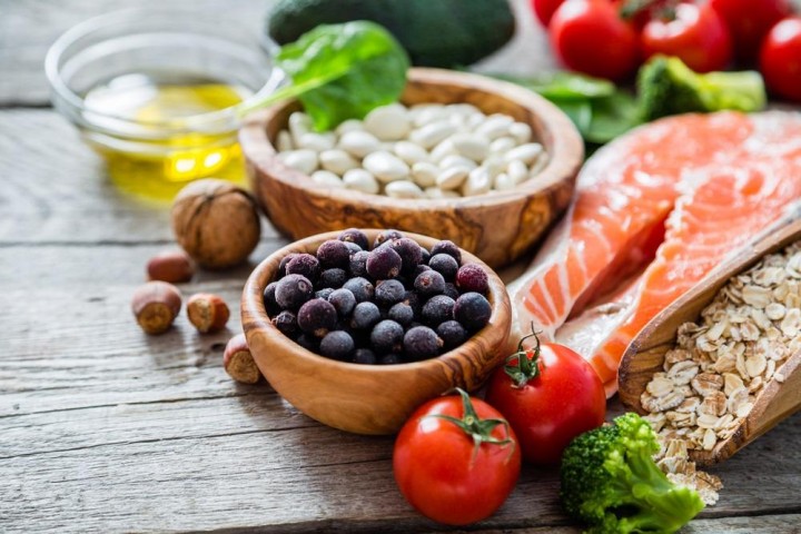 16 Makanan Kaya Nutrisi untuk Bantu Jaga Kesehatan Tubuh