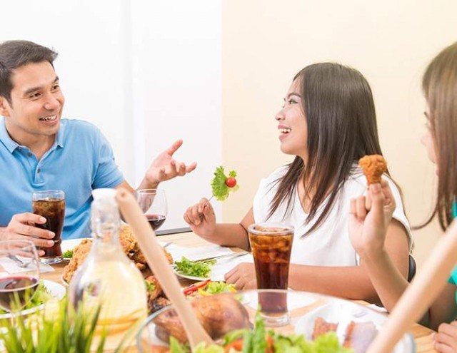 Serunya Gelar Acara Buka Puasa di Rumah