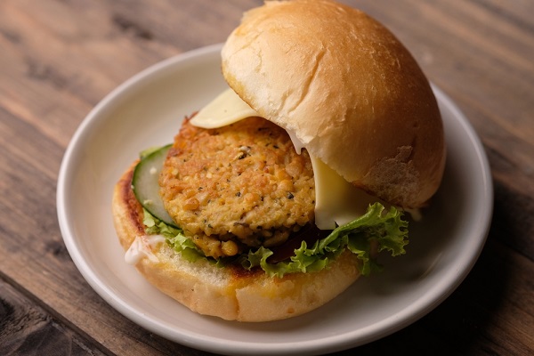 Bekal anak sekolah dengan burger tempe - Frisian Flag