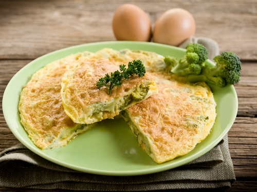 omelet brokoli keju menu makanan anak - frisian flag